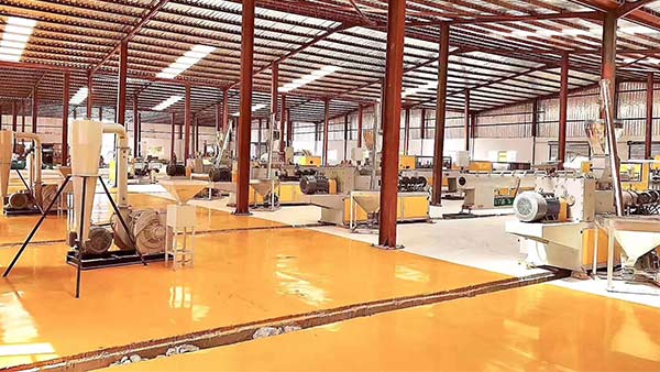 隆翔骏型材挤出机：高效率生产，塑造行业新模范